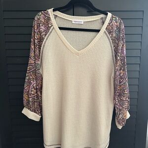 Tresics Women's Cream and Purple Paisley Top